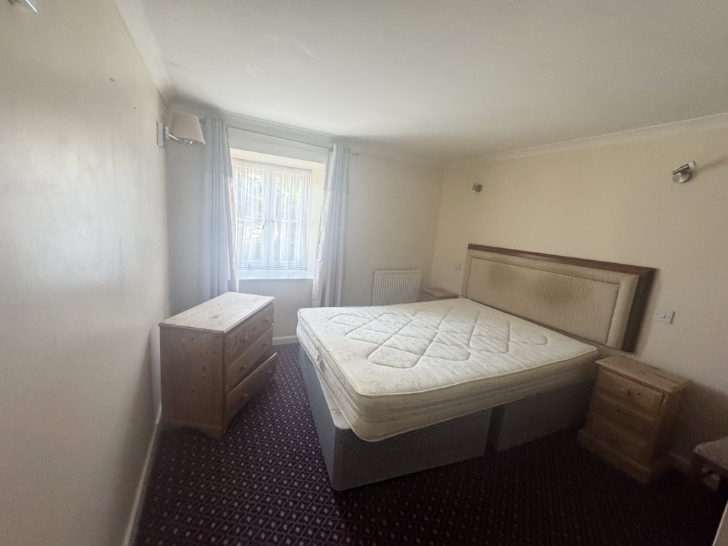 Lot: 80 - SUBSTANTIAL FOURTEEN-BEDROOM HOTEL AND INN CLOSE TO DARTMOOR NATIONAL PARK - Guest bedroom one